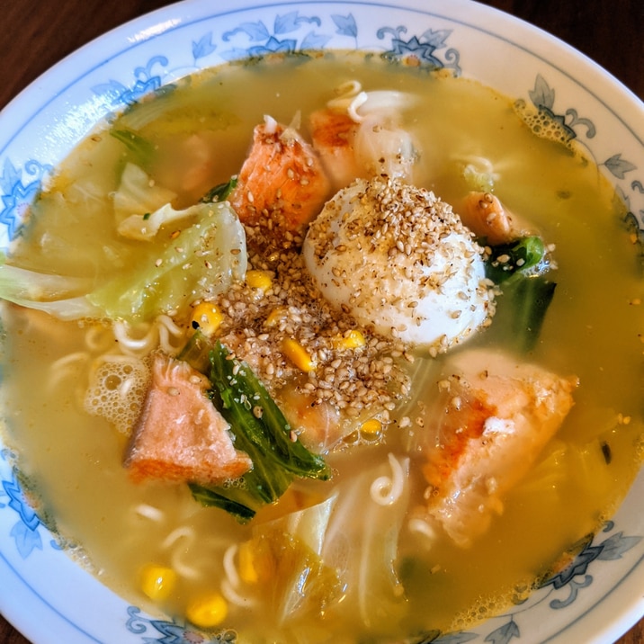 サッポロ一番で鮭塩ラーメン♪